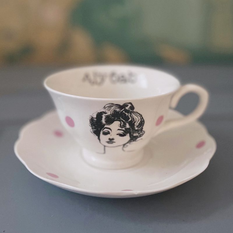 Dyslexic porcelanska solja