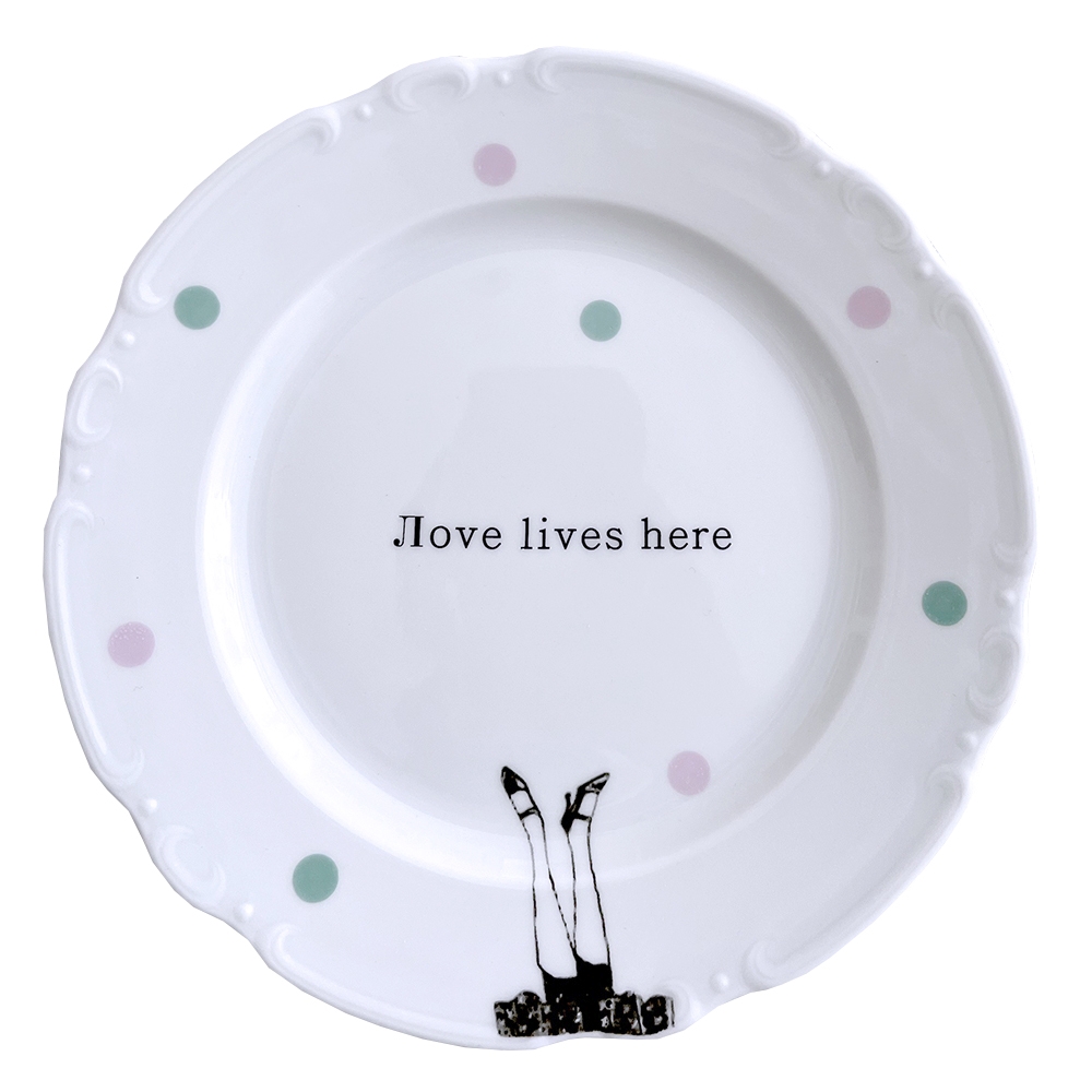 Love lives here plate