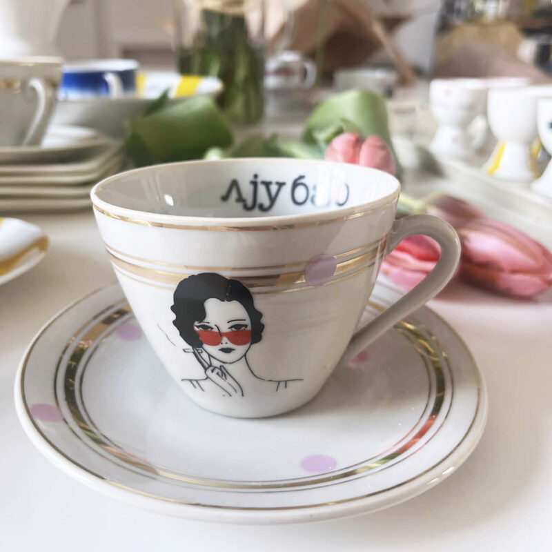 Šolja crveno je boja ljubavi