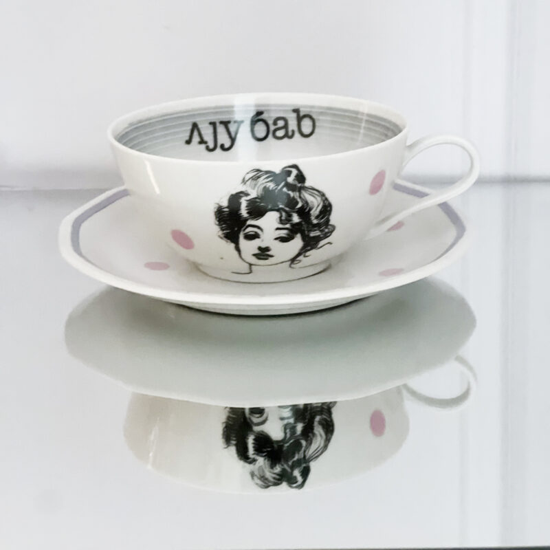 Ljubav tanak porcelan šolja