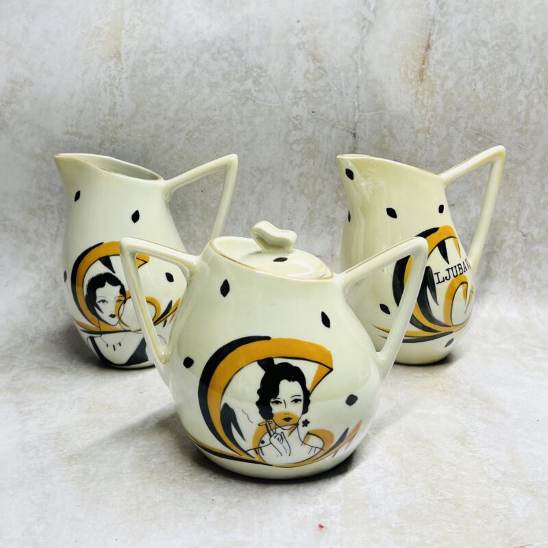Art Deco set posada